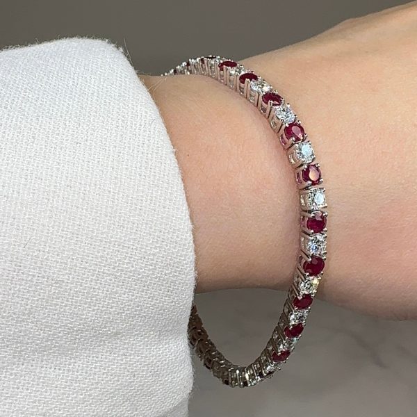 Round Brilliant Diamond and Ruby 4 Claw Bracelet BRDR45345 For Sale